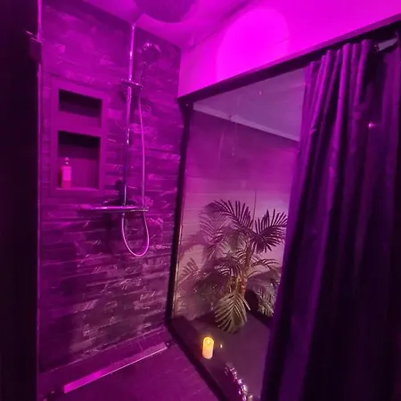 Bed and breakfast Loveroom Sexyloveroom 4*