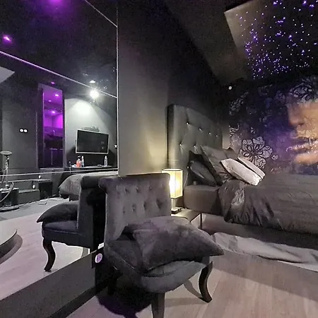 לינה וארוחת בוקר Loveroom Sexyloveroom 4*