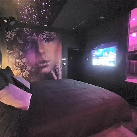 לינה וארוחת בוקר Loveroom Sexyloveroom 4*
