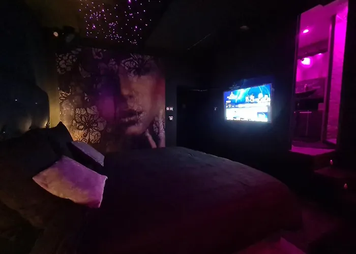 Loveroom Sexyloveroom לינה וארוחת בוקר 4*